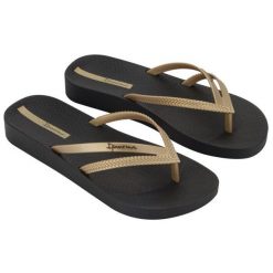Japonki Ipanema Bossa Soft V Fem 82840-AQ444 złoty. Żółte klapki damskie bez wzorów, z gumy, bez obcasa, na obcasie. Za 190.98 zł.