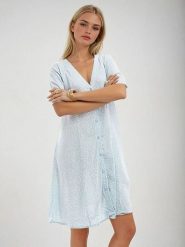 Monki Sukienka w kolorze błękitnym rozmiar: S. Niebieskie sukienki damskie Monki, na co dzień, s, bez wzorów, z wiskozy, bez kołnierzyka, bez ramiączek, midi, proste. Za 48.28 zł.