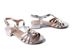 CAPRICE 9-28200-44 970 silver/gold, sandały damskie. Szare sandały damskie Caprice, bez wzorów, z gumy, bez obcasa, na obcasie. Za 269.90 zł.