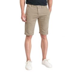 Szorty bermudzkie Le Temps des cerises Jogg Swoop. Białe szorty męskie Le Temps des Cerises, bez kołnierzyka. Za 393.30 zł.