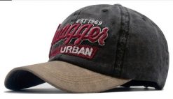 Czapka z Daszkiem, Czarna z Napisem Swagger, z Regulacją Rozmiaru, Bawełniana. Czarne czapki męskie Pako Jeans, na lato, bez wzorów, z bawełny. Za 39.00 zł.