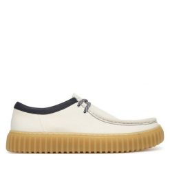 Półbuty Clarks. Białe półbuty męskie Clarks, bez zapięcia. Za 469.99 zł.