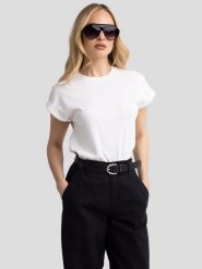 Koszulka damska z podwijanym rękawem biała Adela 100. Białe t-shirty damskie Big Star, l, bez wzorów, z bawełny, bez kołnierzyka. Za 89.99 zł.