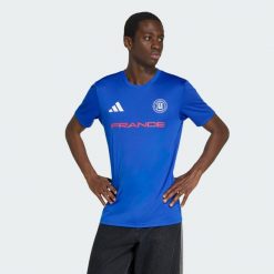 Koszulka Mistrzostwa Świata FIFA 26 Francja. Niebieskie t-shirty sportowe męskie Adidas, xl, z dzianiny, bez ramiączek, do piłki nożnej. Za 149.00 zł.