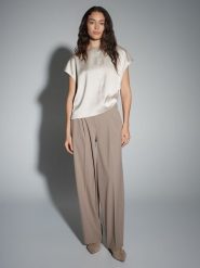 OPUS Bluzka "Festiva" w kolorze kremowym rozmiar: 42. Brązowe bluzki damskie Opus, bez wzorów, bez kołnierzyka, bez ramiączek. Za 117.99 zł.