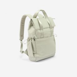 Plecak z kieszenią na laptopa 10 L. Zielone plecaki damskie Decathlon, bez wzorów, z materiału. W wyprzedaży za 79.99 zł.