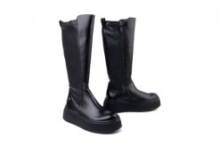 MACIEJKA 07111-01/00-8 czarny, kozaki damskie. Czarne kozaki damskie Maciejka, z polaru, bez obcasa. Za 529.22 zł.