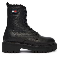 Trapery Tommy Jeans. Czarne trapery damskie Tommy Jeans, z jeansu, bez obcasa. Za 559.99 zł.