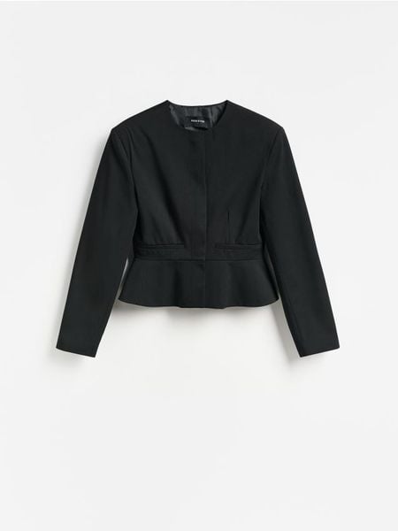 Krótka marynarka - czarny. Czarne marynarki i żakiety damskie Reserved, l, bez wzorów, z tkaniny. Za 249.99 zł.