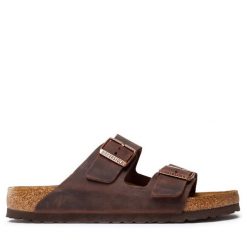 Klapki Birkenstock. Brązowe klapki damskie Birkenstock, bez wzorów, bez obcasa. Za 599.99 zł.