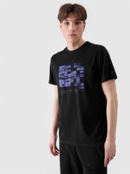 4F T-shirt regular z nadrukiem męski - czarny S. Czarne t-shirty męskie 4f, m, bez wzorów, z bawełny, bez kołnierzyka. W wyprzedaży za 39.99 zł.