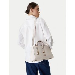 Torebka Guess. Białe torebki klasyczne damskie Guess, z aplikacjami, bez dodatków. Za 349.99 zł.