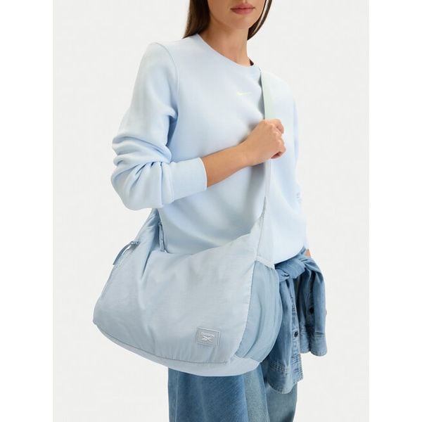 Torebka Reebok. Niebieskie torebki klasyczne damskie Reebok, bez wzorów, bez dodatków. Za 89.99 zł.