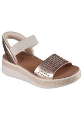 Damskie sandały na koturnie Skechers Bobs Sun Ray. Czerwone sandały damskie Skechers, bez wzorów, z materiału, bez obcasa, na koturnie. Za 343.50 zł.