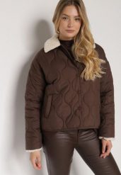 Brązowa Koszulowa Kurtka Pikowana z Futerkowym Kołnierzem Seruna. Brązowe kurtki damskie Born2be, l, bez wzorów, z dzianiny, bez kaptura. Za 159.99 zł.