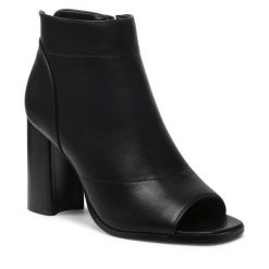 Botki Jenny Fairy. Czarne botki damskie Jenny Fairy, bez obcasa, na słupku, bez zapięcia. Za 139.99 zł.