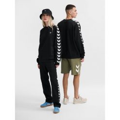 Luźna bluza Hummel Archive. Czarne bluzy sportowe damskie HUMMEL, bez wzorów, bez ramiączek, bez kaptura. W wyprzedaży za 236.65 zł.