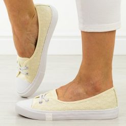 Beżowe tenisówki damskie Lee Cooper 3445. Brązowe trampki i tenisówki damskie Lee Cooper, bez wzorów, z tkaniny. Za 149.00 zł.