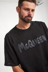 T-shirt męski z siatki ALEXANDER MCQUEEN. T-shirty męskie alexander mcqueen, m, bez wzorów, bez kołnierzyka. W wyprzedaży za 1,469.30 zł.
