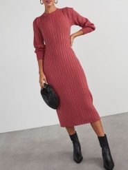 Milan Kiss Sukienka dzianinowa w kolorze jagodowym rozmiar: S. Różowe sukienki damskie Milan Kiss, s, bez wzorów, z dzianiny, bez kołnierzyka, bez ramiączek, midi. Za 165.99 zł.