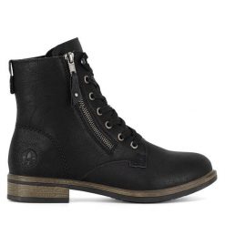 Botki Rieker. Czarne botki damskie Rieker, bez obcasa, na płaskiej podeszwie, bez zapięcia. Za 369.99 zł.