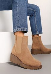 Brązowe Botki na Koturnie w Stylu Sztybletów Berilaine. Brązowe botki damskie Born2be, z jeansu, eleganckie, bez obcasa, na koturnie, bez zapięcia. Za 139.99 zł.