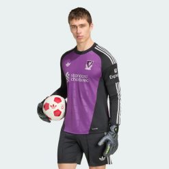 Wyjazdowa koszulka bramkarska Liverpool FC 26/27. Czarne t-shirty sportowe męskie Adidas, l, z materiału, bez ramiączek, do piłki nożnej, climacool (adidas). Za 479.00 zł.