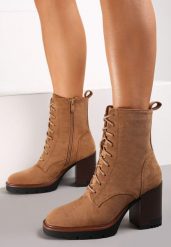 Brązowe Botki Edme. Brązowe botki damskie Renee, eleganckie, bez obcasa, na obcasie, bez zapięcia. Za 149.99 zł.