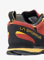 Buty podejściowe męskie La Sportiva Boulder X. Czarne buty trekkingowe męskie La Sportiva, z gumy, bez zapięcia, trekkingowe. Za 817.50 zł.