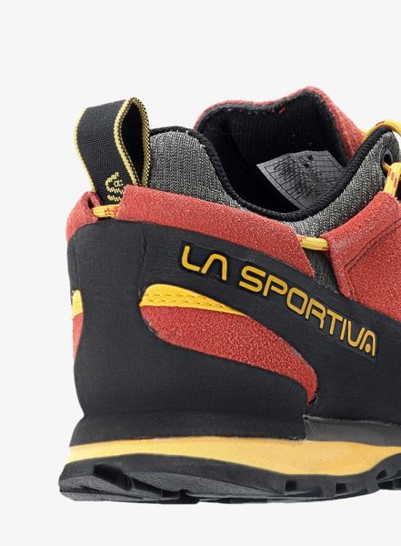 Buty podejściowe męskie La Sportiva Boulder X. Czarne buty trekkingowe męskie La Sportiva, z gumy, bez zapięcia, trekkingowe. Za 817.50 zł.