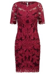 APART Sukienka w kolorze bordowym rozmiar: 42. Czerwone sukienki damskie Apart, bez wzorów, z koronki, bez kołnierzyka, bez ramiączek, mini. Za 462.29 zł.