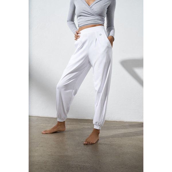 Spodnie do jogi Moonholi Moony Comfy Sweatpants z kieszeniami. Białe spodnie dresowe damskie MOONHOLI, l, bez wzorów. Za 369.00 zł.