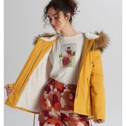 Kurtka z miękkim futrem przy kapturze - Żółty. Żółte kurtki damskie Cropp, l, bez wzorów, bez kaptura. Za 269.99 zł.