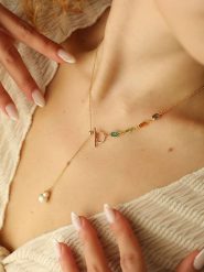 Pierres de Jade Pozłacany naszyjnik z elementami ozdobnymi - dł. 50 cm rozmiar: onesize. Białe naszyjniki damskie Pierres de Jade, pozłacane. Za 69.99 zł.