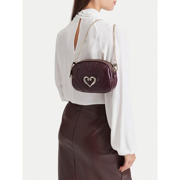 Torebka Eva Minge. Czerwone torebki klasyczne damskie Eva Minge, bez wzorów, bez dodatków. Za 183.99 zł.