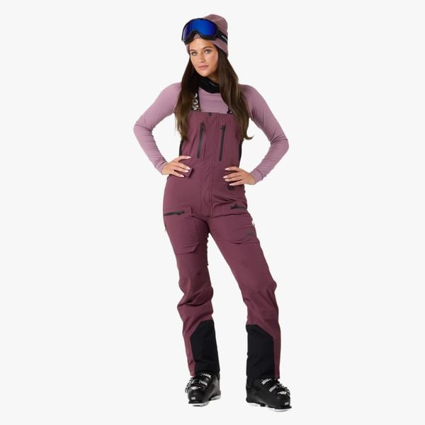 Spodnie narciarskie kobiece Swedemount Lofoten 3L Shell Bib Pants II wodoodporne. Fioletowe spodnie materiałowe damskie SWEDEMOUNT, bez wzorów, sportowe. W wyprzedaży za 672.00 zł.