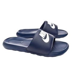 Klapki Nike Victori One granatowe. Niebieskie klapki i japonki męskie Nike. Za 148.05 zł.