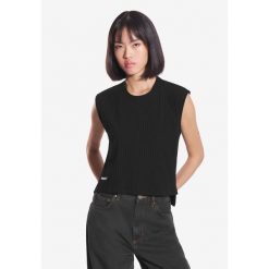Top sportowy damski Prosto Bamboo. Czarne topy damskie Prosto., bez wzorów, bez ramiączek. W wyprzedaży za 117.99 zł.