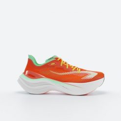 Buty do biegania męskie Kiprun KD900.2. Brązowe obuwie do biegania damskie KIPRUN. W wyprzedaży za 349.99 zł.