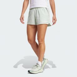 Szorty Terrex Multi Light. Zielone szorty damskie Adidas, bez wzorów, sportowe. W wyprzedaży za 202.30 zł.