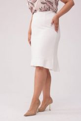 Elegancka ołówkowa spódnica Amelia w kolorze ecru PLUS SIZE XXL OVERSIZE WIOSNA. Spódniczki damskie Moda Size Plus Iwanek, na wiosnę, plus size, bez wzorów, z elastanu, eleganckie, z obniżonym stanem, plus size, mini, asymetryczne. Za 219.90 zł.