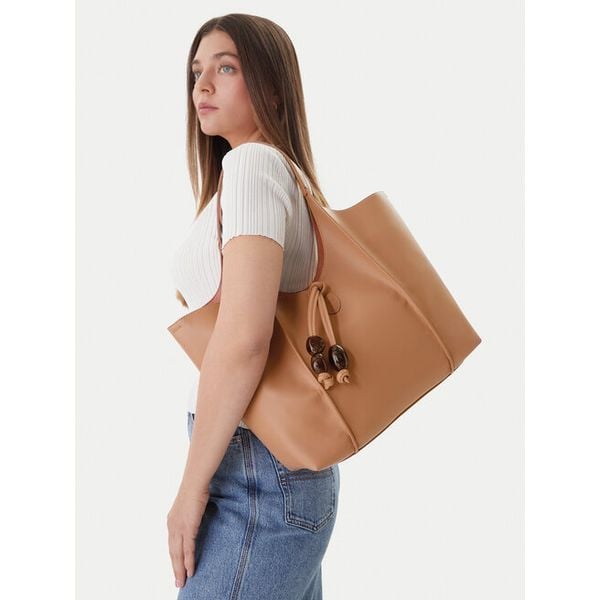 Torebka Hispanitas. Brązowe torebki klasyczne damskie Hispanitas, bez wzorów, bez dodatków. Za 479.99 zł.