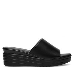 Klapki Lasocki. Czarne klapki damskie Lasocki, bez wzorów, bez obcasa. Za 99.99 zł.