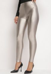 Srebrne Legginsy z Ekoskóry z Guzikami Wysokim Stanem i Gumką w Talii Sintheria. Szare legginsy damskie Born2be, l, z aplikacjami, z jeansu. Za 49.99 zł.