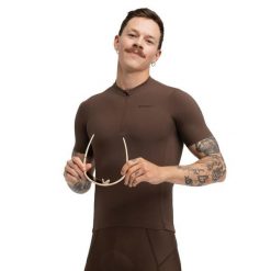 Męska koszulka kolarska gravel z krótkim suwakiem pod szyją Kolarstwo Siroko. Brązowe t-shirty sportowe męskie SIROKO, m, z materiału, bez ramiączek, rowerowe. Za 252.00 zł.