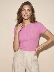 Prążkowana koszulka z domieszką wiskozy - różowy. Czerwone t-shirty damskie Sinsay, l, bez wzorów, prążkowane, bez kołnierzyka. Za 29.99 zł.
