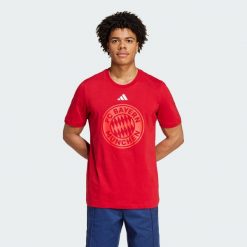 Koszulka FC Bayern DNA Graphic. Czerwone t-shirty sportowe męskie Adidas, m, bez ramiączek, do piłki nożnej. Za 149.00 zł.