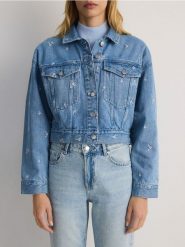 Kurtka jeansowa z haftowanym wzorem - niebieski. Niebieskie kurtki damskie Reserved, l, bez wzorów, z bawełny, bez kaptura. W wyprzedaży za 119.99 zł.