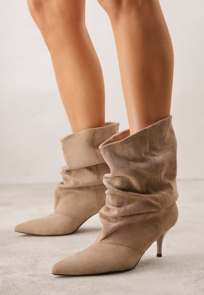 Ciemnobeżowe Botki na Szpilce z Marszczoną Cholewką Hailenia. Brązowe botki damskie Born2be, eleganckie, bez obcasa, na obcasie, bez zapięcia. Za 169.99 zł.