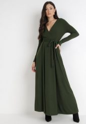 Ciemnozielona Sukienka Damialla. Zielone sukienki damskie Born2be, s, bez wzorów, z dzianiny, eleganckie, bez kołnierzyka, bez ramiączek, maxi, kopertowe. W wyprzedaży za 167.99 zł.